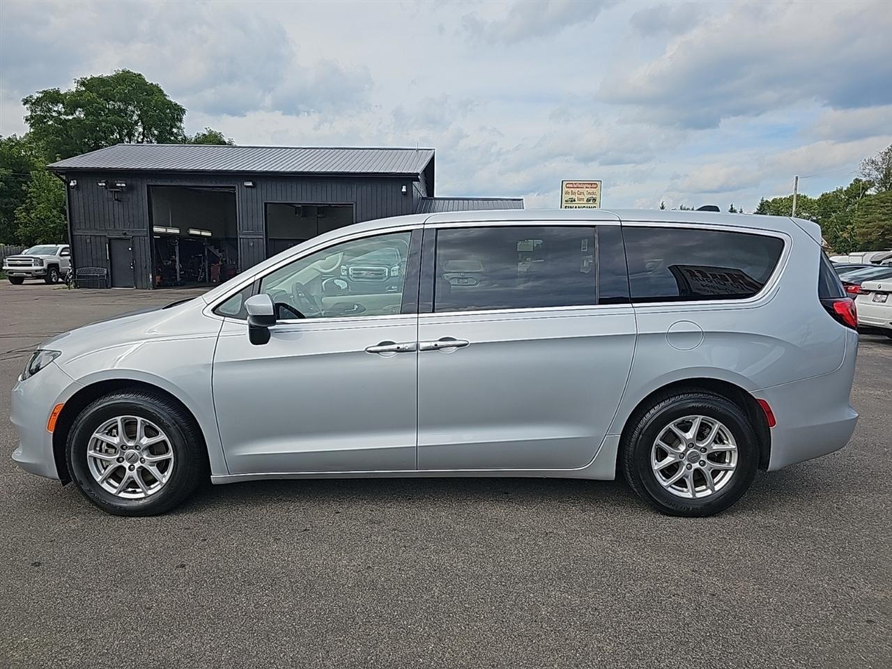 Chrysler Voyager LX FWD 2022