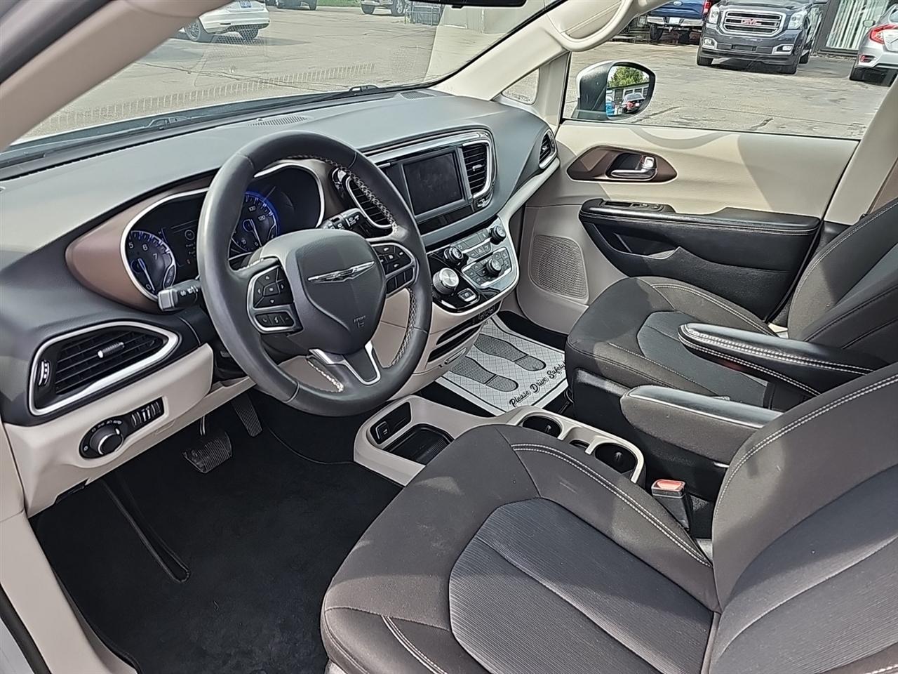 Chrysler Voyager LX FWD 2022