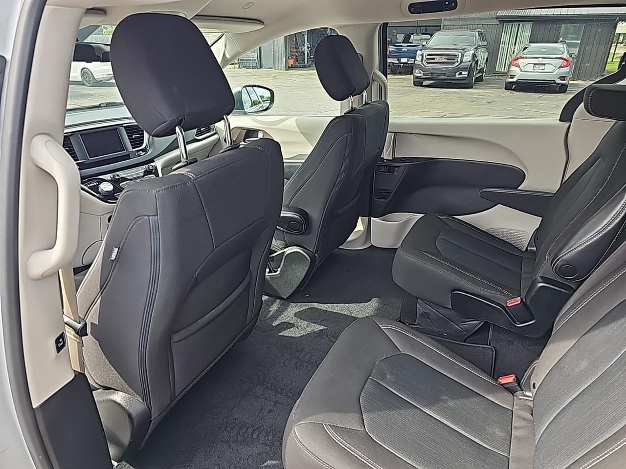 Chrysler Voyager LX FWD 2022