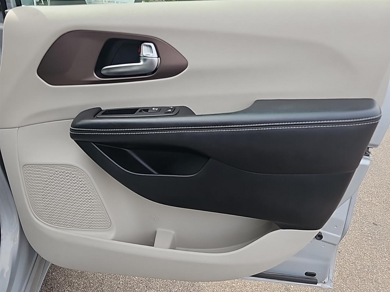 Chrysler Voyager LX FWD 2022
