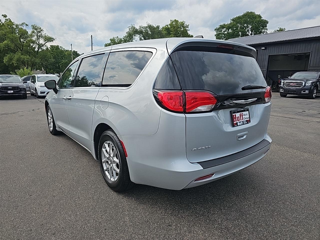 Chrysler Voyager LX FWD 2022