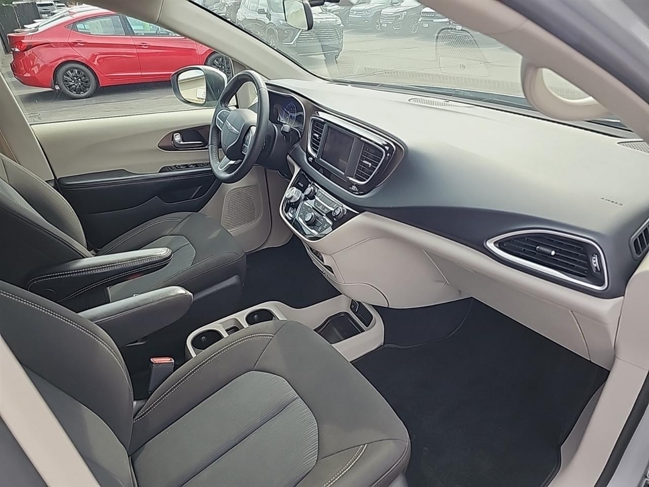 Chrysler Voyager LX FWD 2022