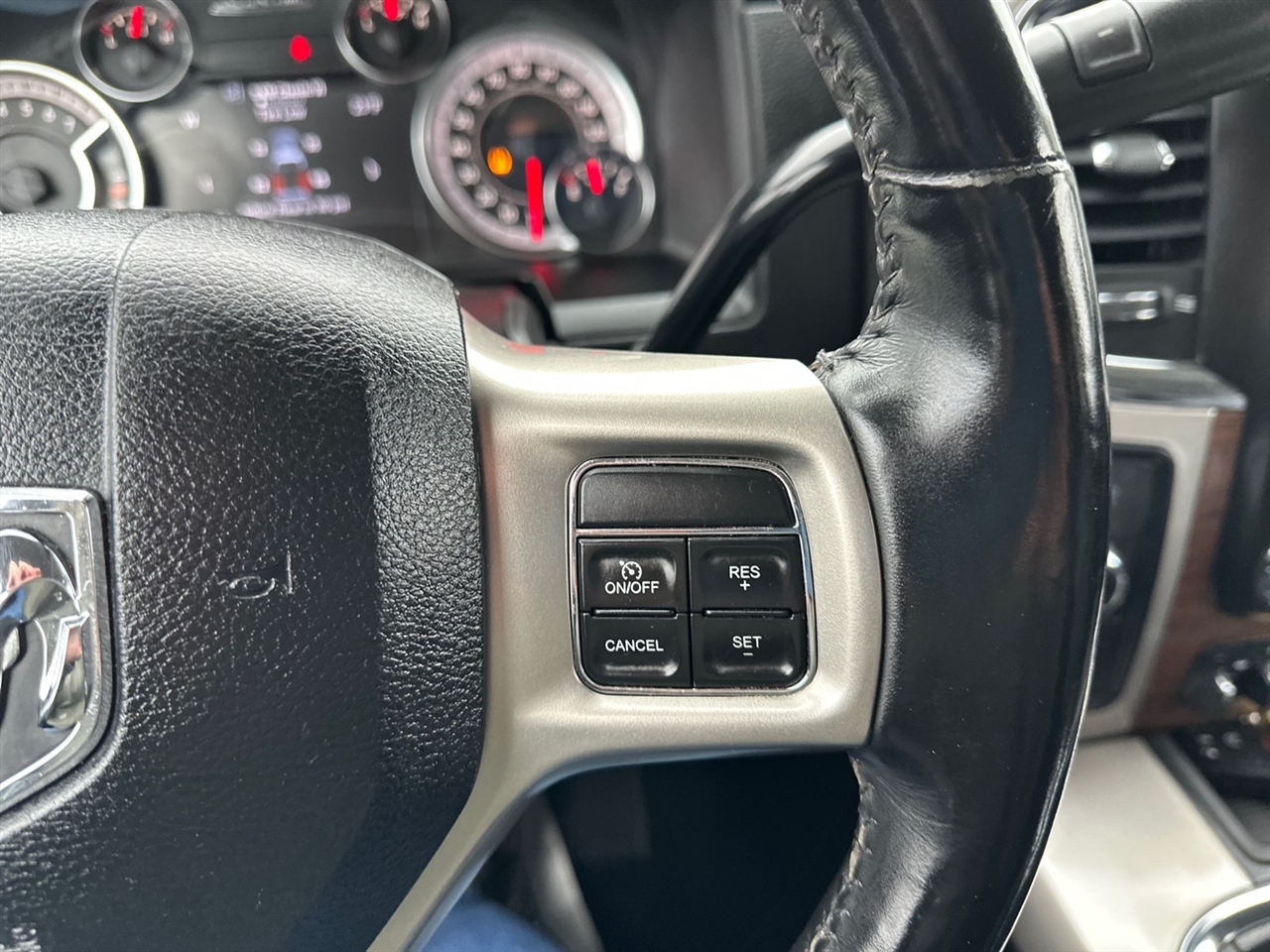 RAM 2500 Laramie 4x4 Crew Cab 6'4" Box 2018