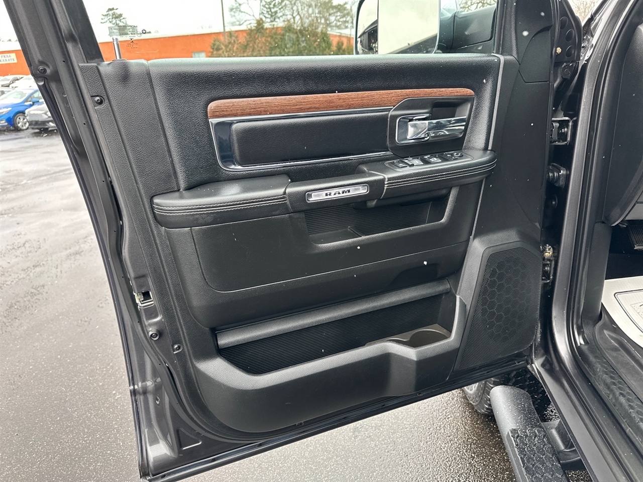 RAM 2500 Laramie 4x4 Crew Cab 6'4" Box 2018