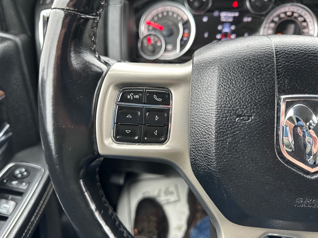 RAM 2500 Laramie 4x4 Crew Cab 6'4" Box 2018