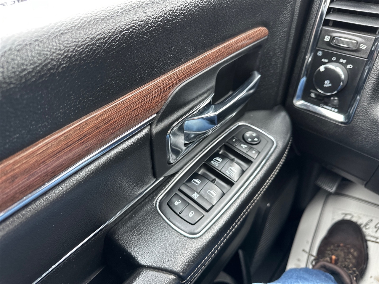 RAM 2500 Laramie 4x4 Crew Cab 6'4" Box 2018