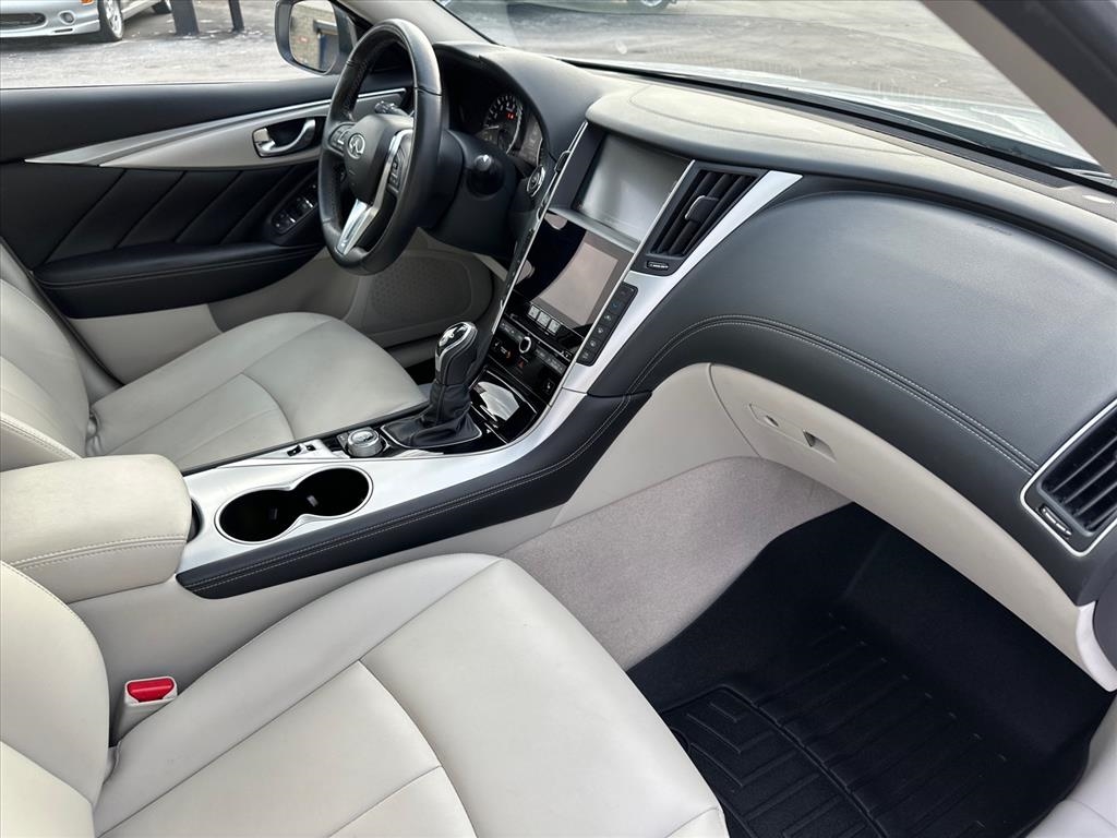 Infiniti Q50 3.0t LUXE AWD 2019