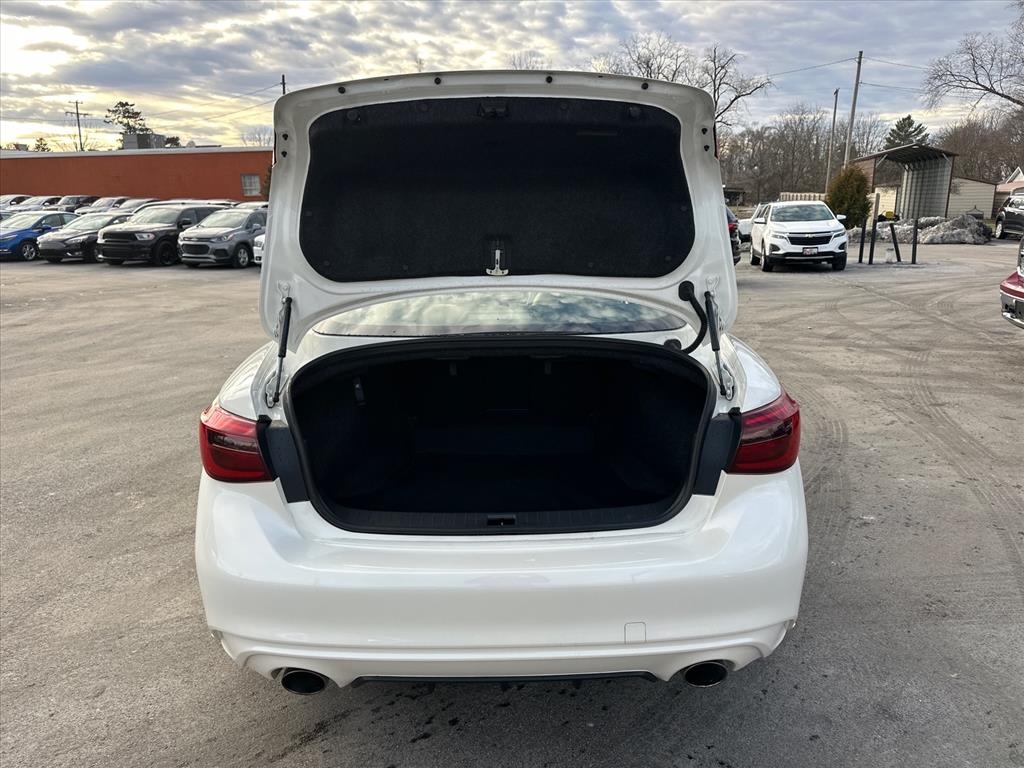 Infiniti Q50 3.0t LUXE AWD 2019