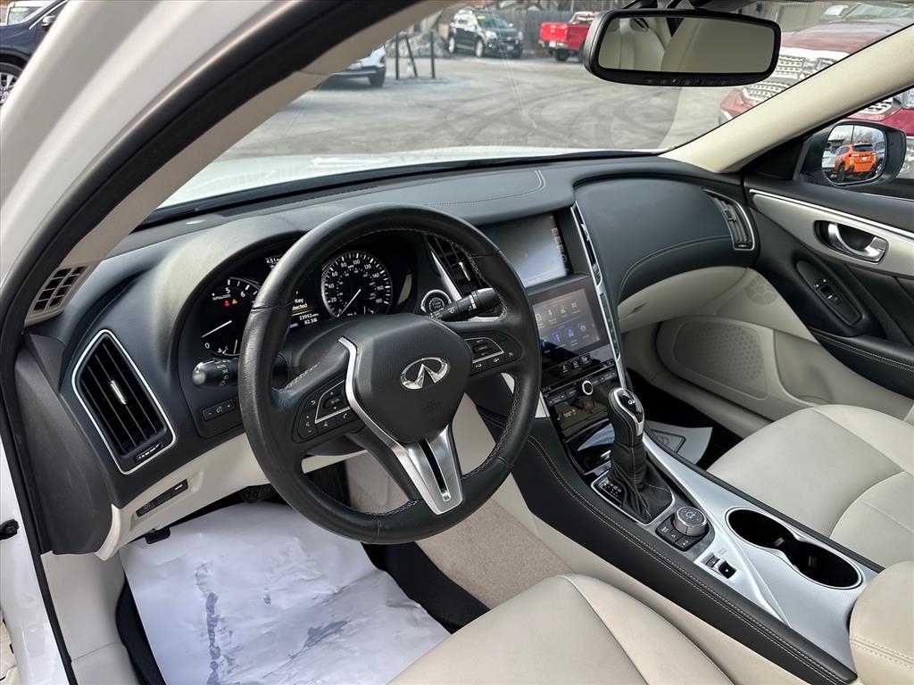 Infiniti Q50 3.0t LUXE AWD 2019