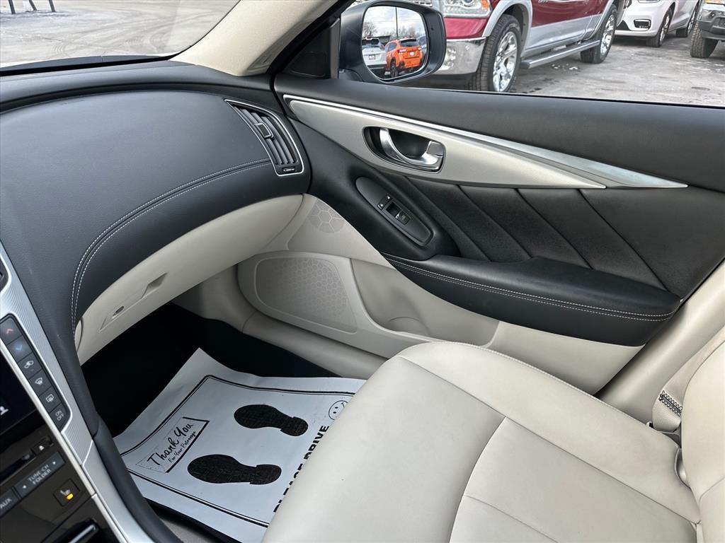 Infiniti Q50 3.0t LUXE AWD 2019