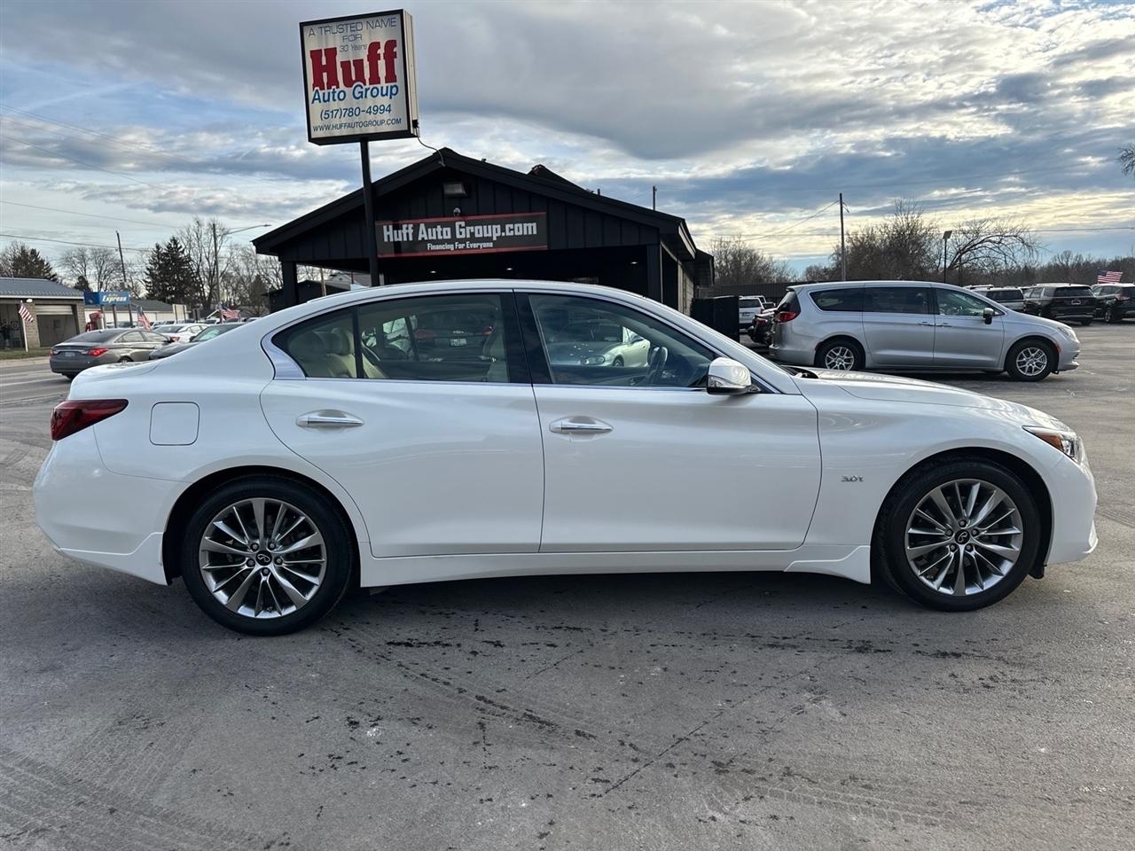 Infiniti Q50 3.0t LUXE AWD 2019