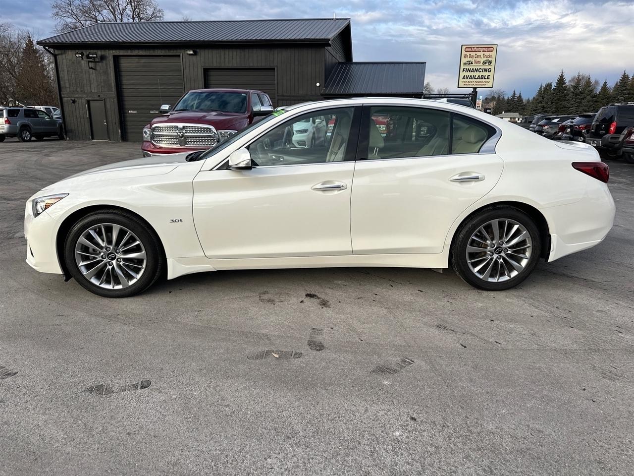 Infiniti Q50 3.0t LUXE AWD 2019