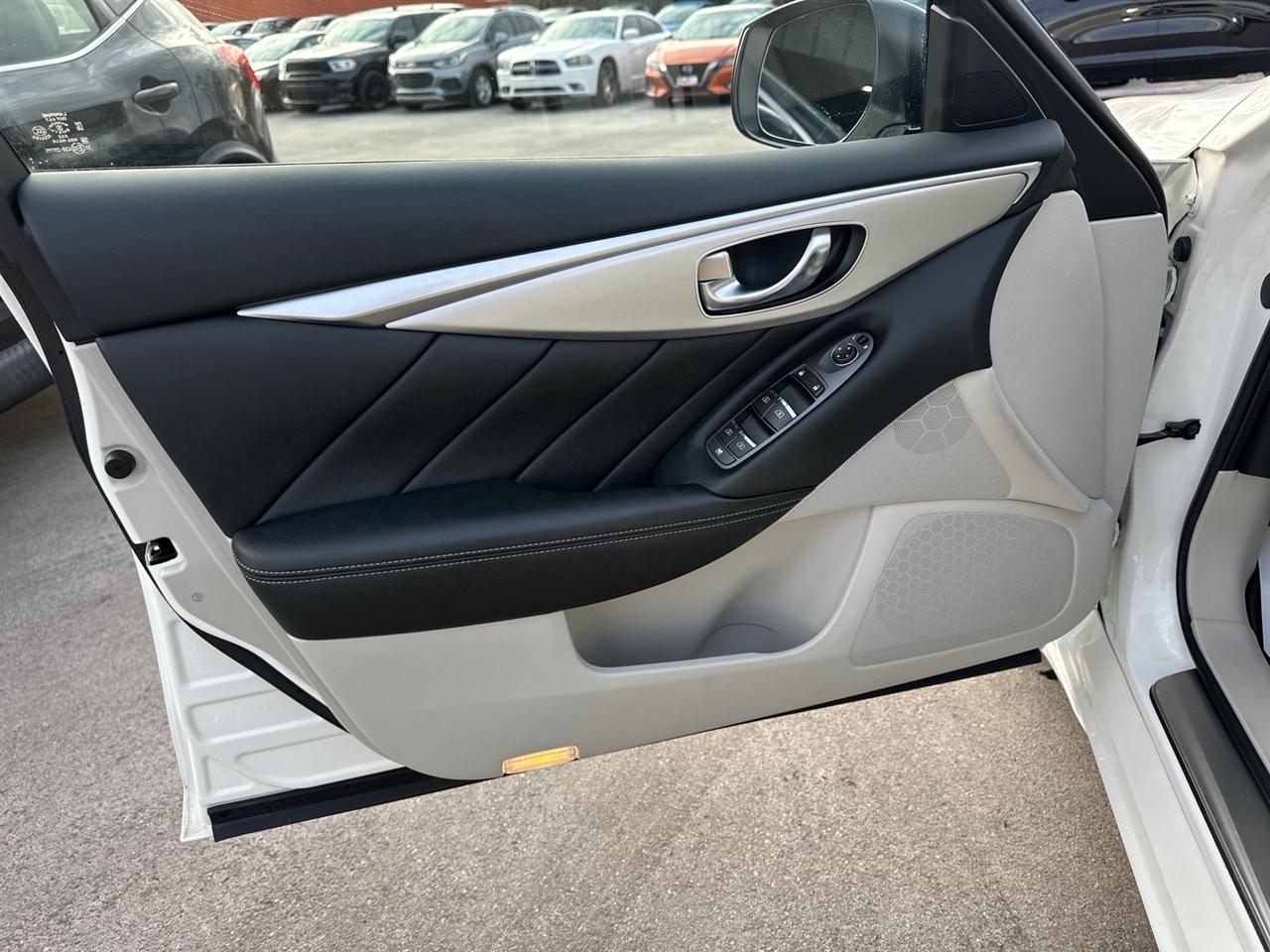 Infiniti Q50 3.0t LUXE AWD 2019