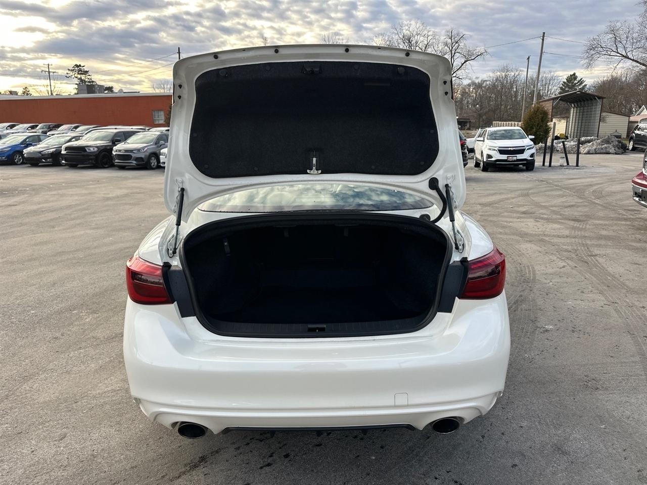 Infiniti Q50 3.0t LUXE AWD 2019