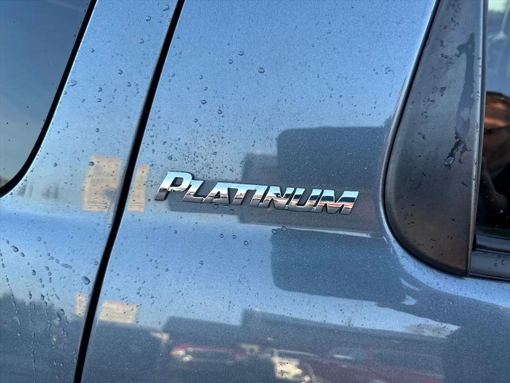 Toyota Sequoia 4WD 4dr LV8 6-Spd AT Platinum (Natl) 2008