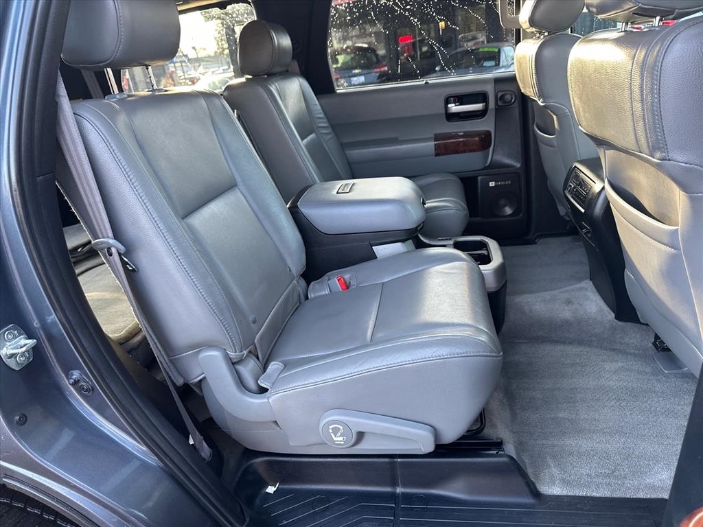 Toyota Sequoia 4WD 4dr LV8 6-Spd AT Platinum (Natl) 2008