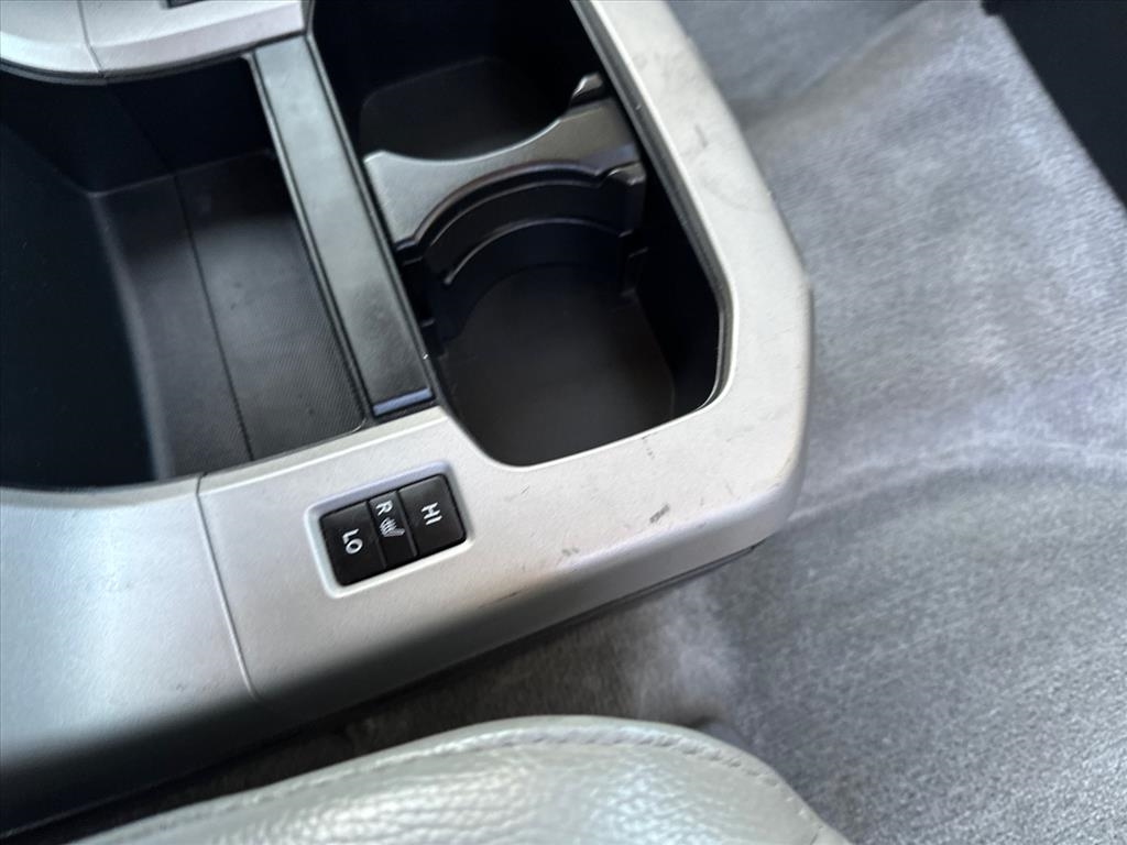 Toyota Sequoia 4WD 4dr LV8 6-Spd AT Platinum (Natl) 2008