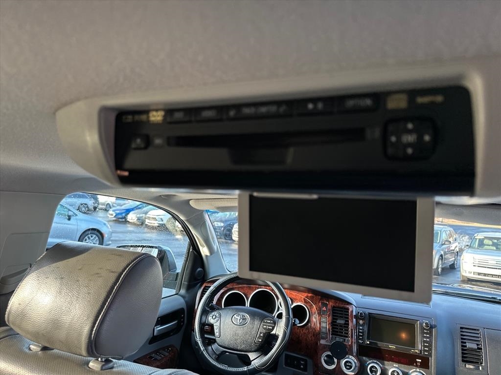 Toyota Sequoia 4WD 4dr LV8 6-Spd AT Platinum (Natl) 2008