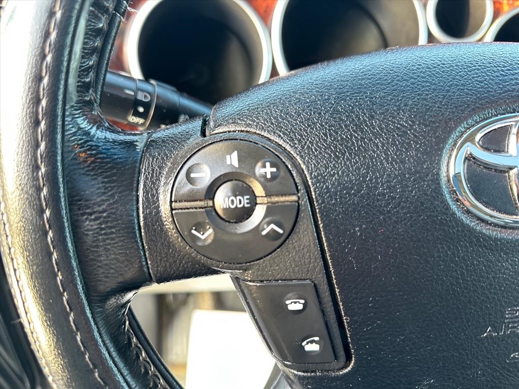 Toyota Sequoia 4WD 4dr LV8 6-Spd AT Platinum (Natl) 2008