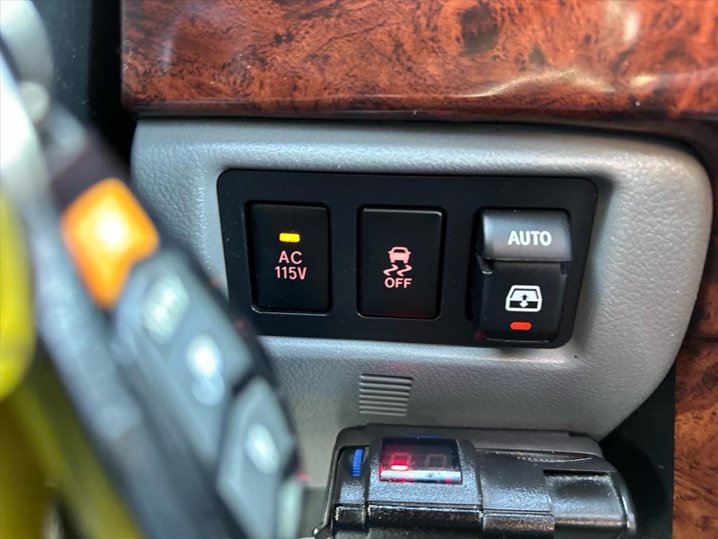 Toyota Sequoia 4WD 4dr LV8 6-Spd AT Platinum (Natl) 2008