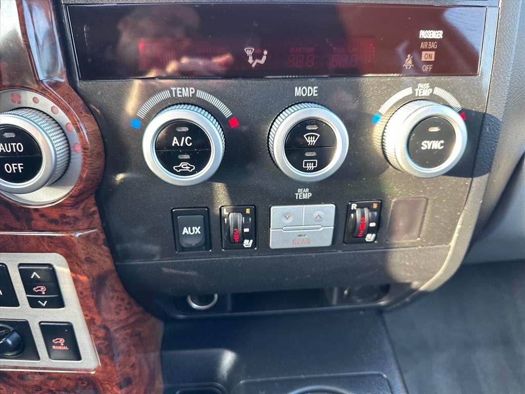 Toyota Sequoia 4WD 4dr LV8 6-Spd AT Platinum (Natl) 2008