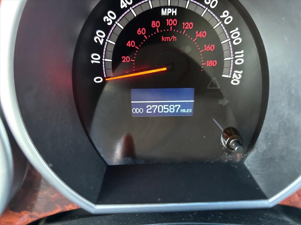 Toyota Sequoia 4WD 4dr LV8 6-Spd AT Platinum (Natl) 2008