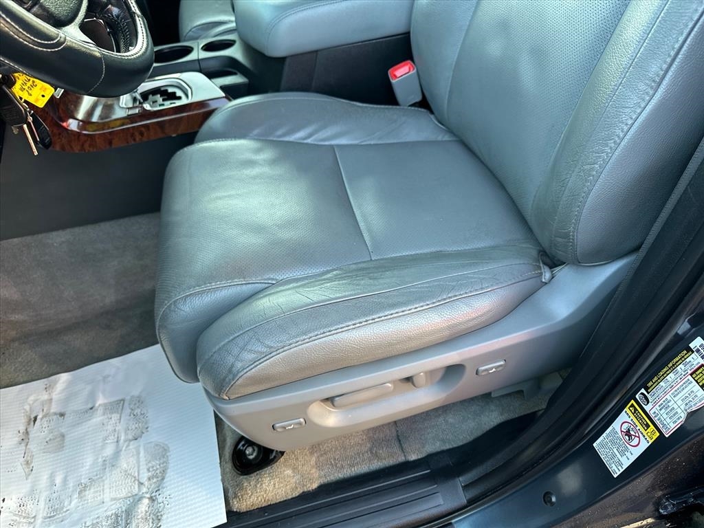 Toyota Sequoia 4WD 4dr LV8 6-Spd AT Platinum (Natl) 2008