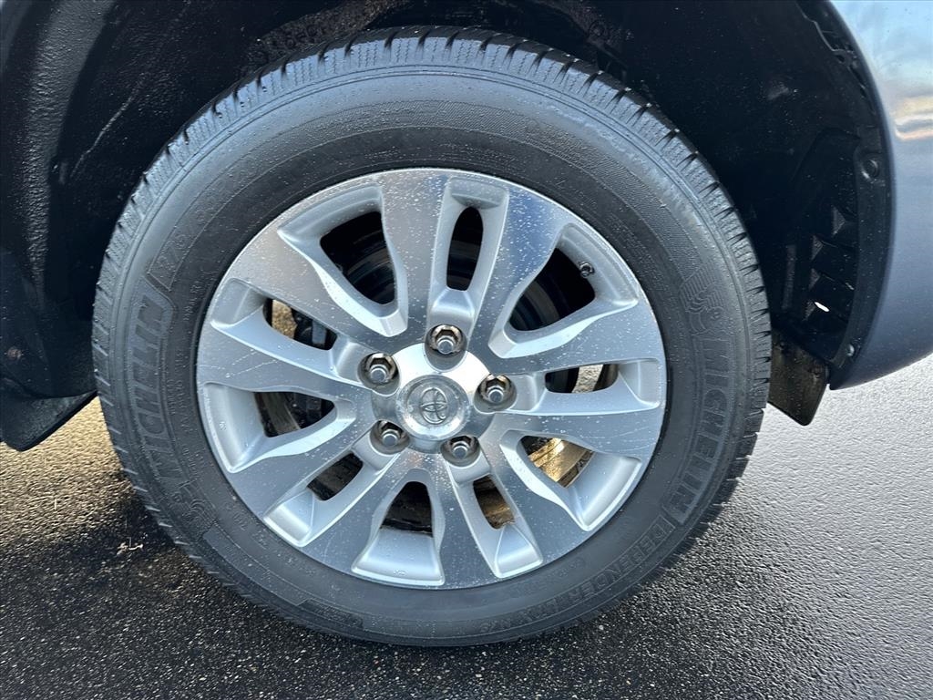 Toyota Sequoia 4WD 4dr LV8 6-Spd AT Platinum (Natl) 2008