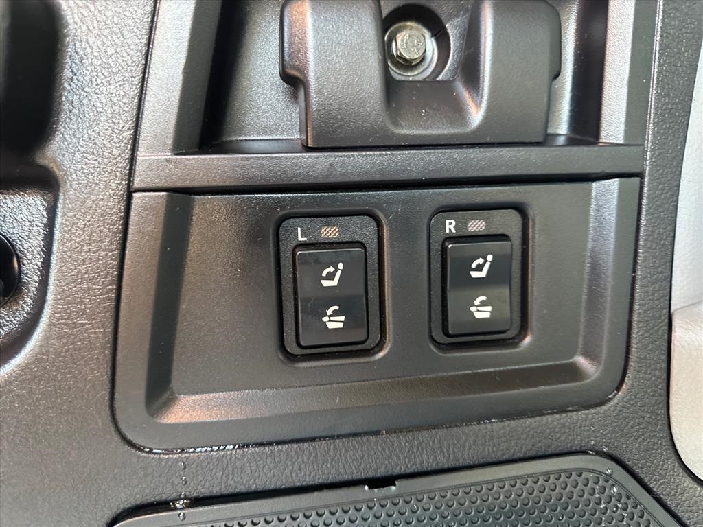 Toyota Sequoia 4WD 4dr LV8 6-Spd AT Platinum (Natl) 2008