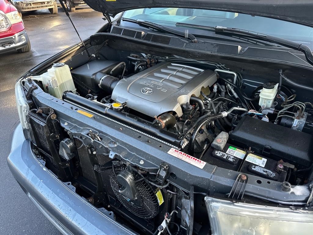 Toyota Sequoia 4WD 4dr LV8 6-Spd AT Platinum (Natl) 2008