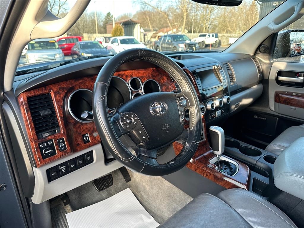 Toyota Sequoia 4WD 4dr LV8 6-Spd AT Platinum (Natl) 2008