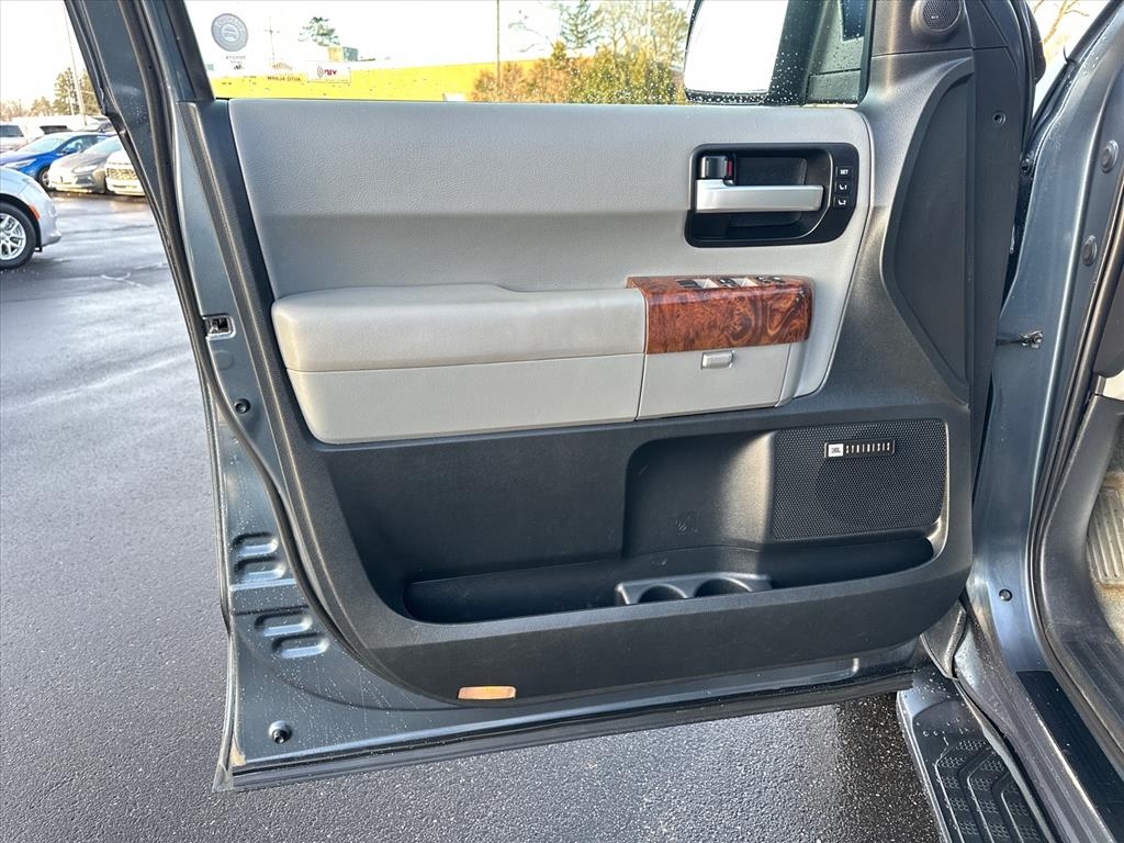 Toyota Sequoia 4WD 4dr LV8 6-Spd AT Platinum (Natl) 2008