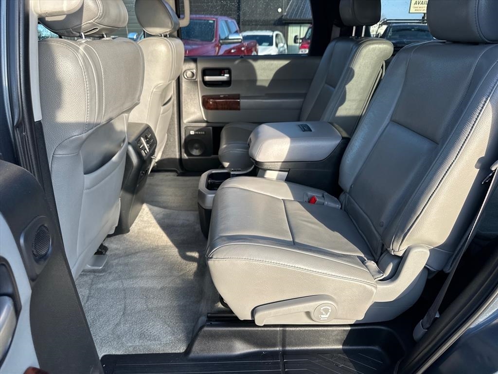 Toyota Sequoia 4WD 4dr LV8 6-Spd AT Platinum (Natl) 2008