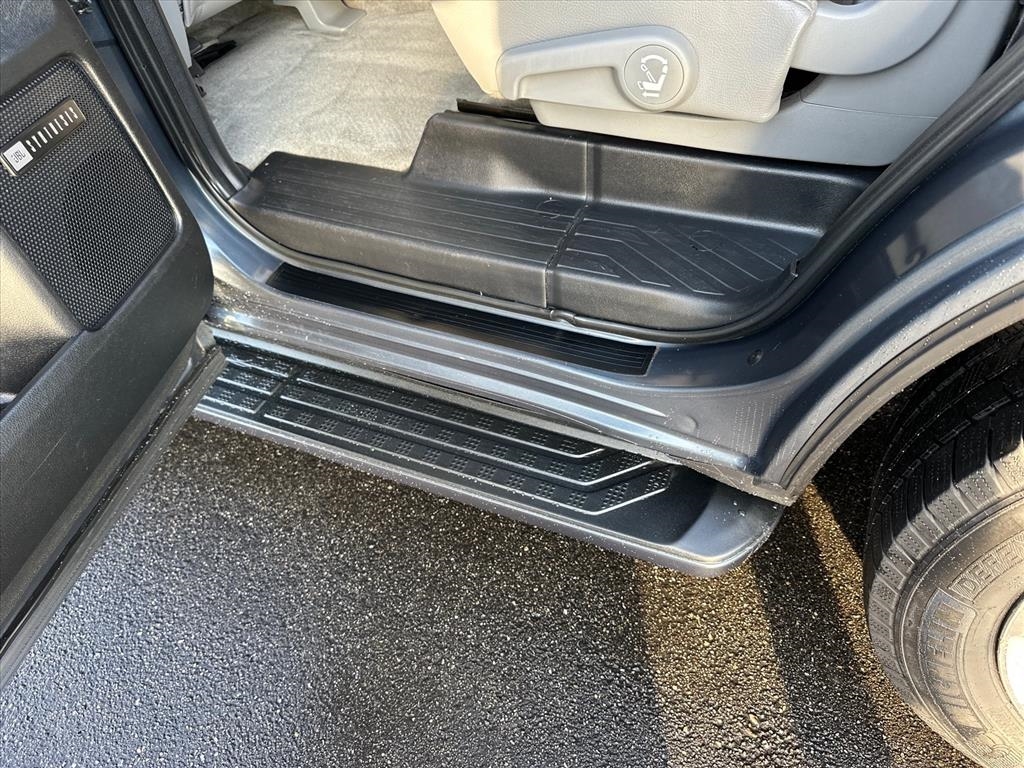 Toyota Sequoia 4WD 4dr LV8 6-Spd AT Platinum (Natl) 2008