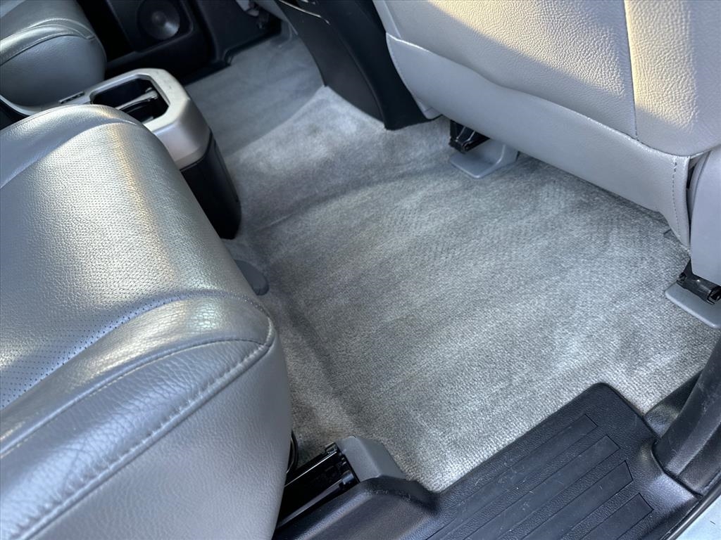 Toyota Sequoia 4WD 4dr LV8 6-Spd AT Platinum (Natl) 2008