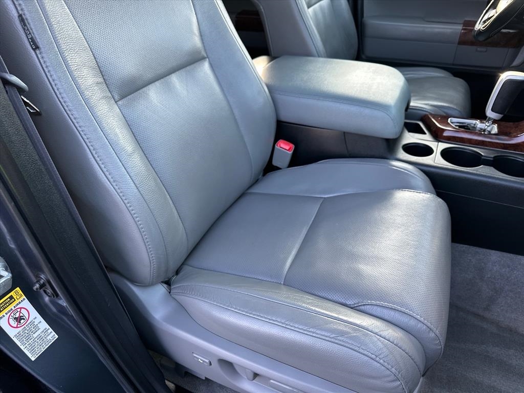 Toyota Sequoia 4WD 4dr LV8 6-Spd AT Platinum (Natl) 2008