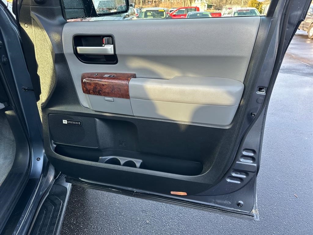 Toyota Sequoia 4WD 4dr LV8 6-Spd AT Platinum (Natl) 2008