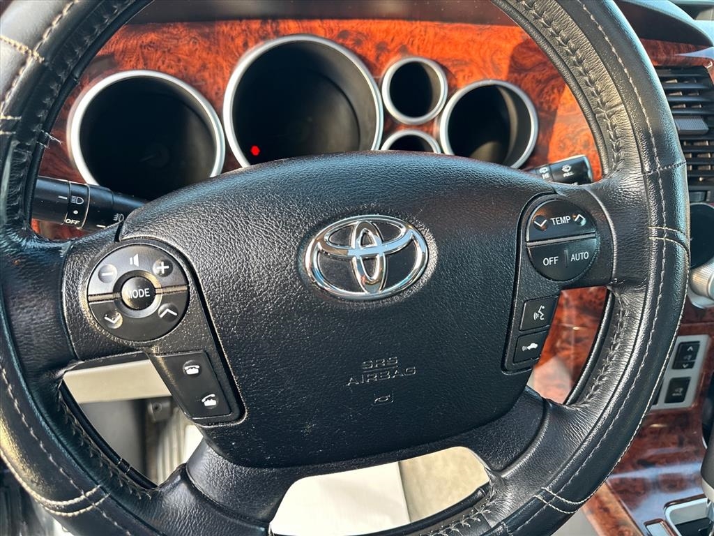 Toyota Sequoia 4WD 4dr LV8 6-Spd AT Platinum (Natl) 2008