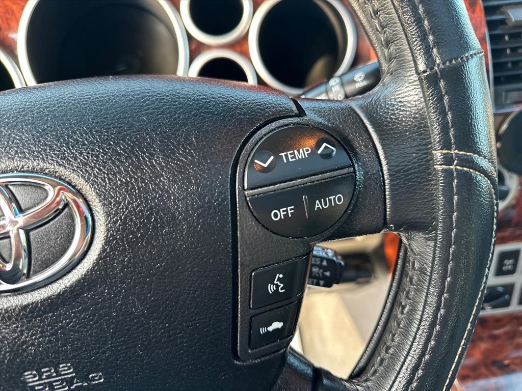 Toyota Sequoia 4WD 4dr LV8 6-Spd AT Platinum (Natl) 2008