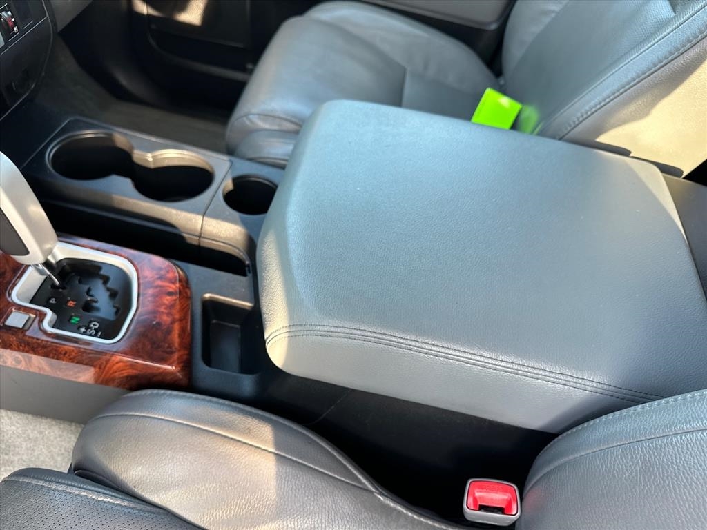 Toyota Sequoia 4WD 4dr LV8 6-Spd AT Platinum (Natl) 2008