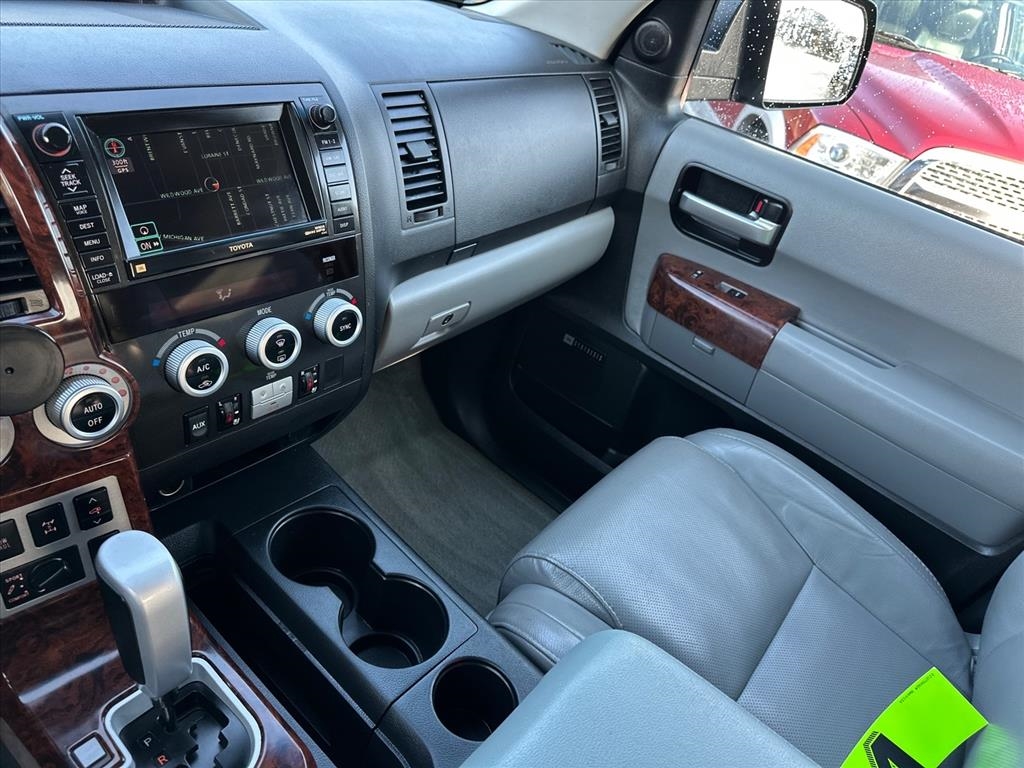 Toyota Sequoia 4WD 4dr LV8 6-Spd AT Platinum (Natl) 2008