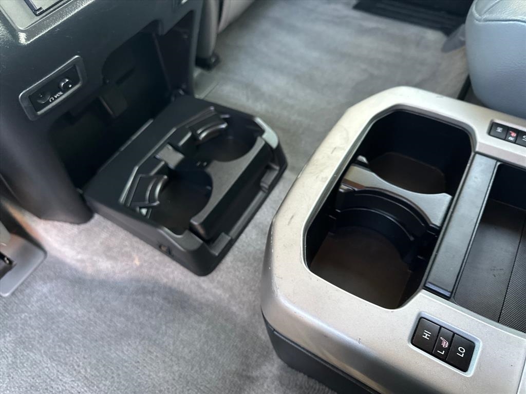 Toyota Sequoia 4WD 4dr LV8 6-Spd AT Platinum (Natl) 2008