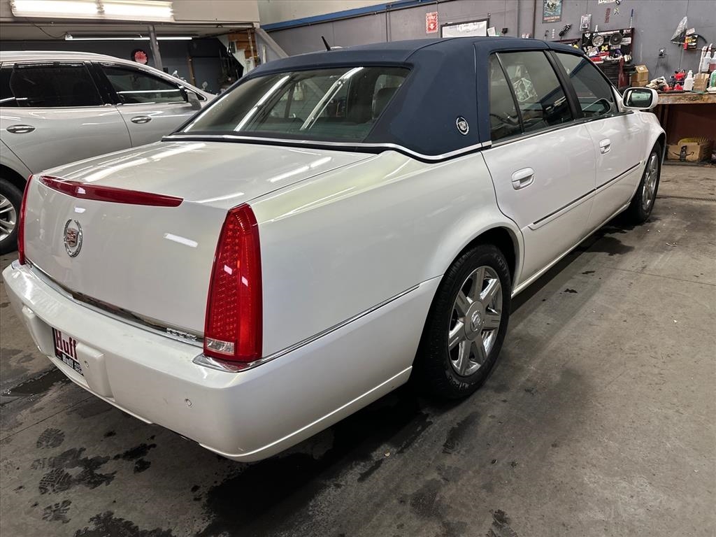 Cadillac DTS 4dr Sdn Luxury I 2007