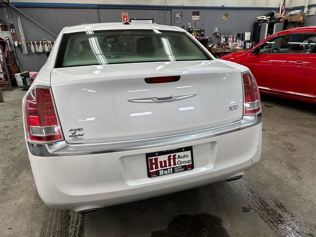 Chrysler 300 4dr Sdn AWD 2013