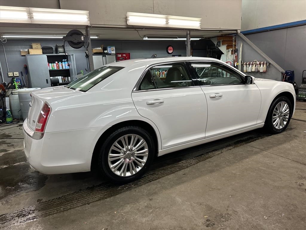 Chrysler 300 4dr Sdn AWD 2013