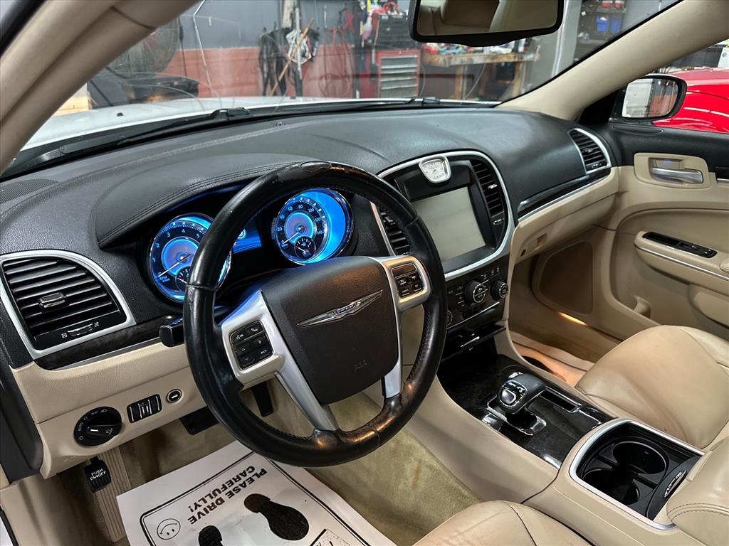 Chrysler 300 4dr Sdn AWD 2013