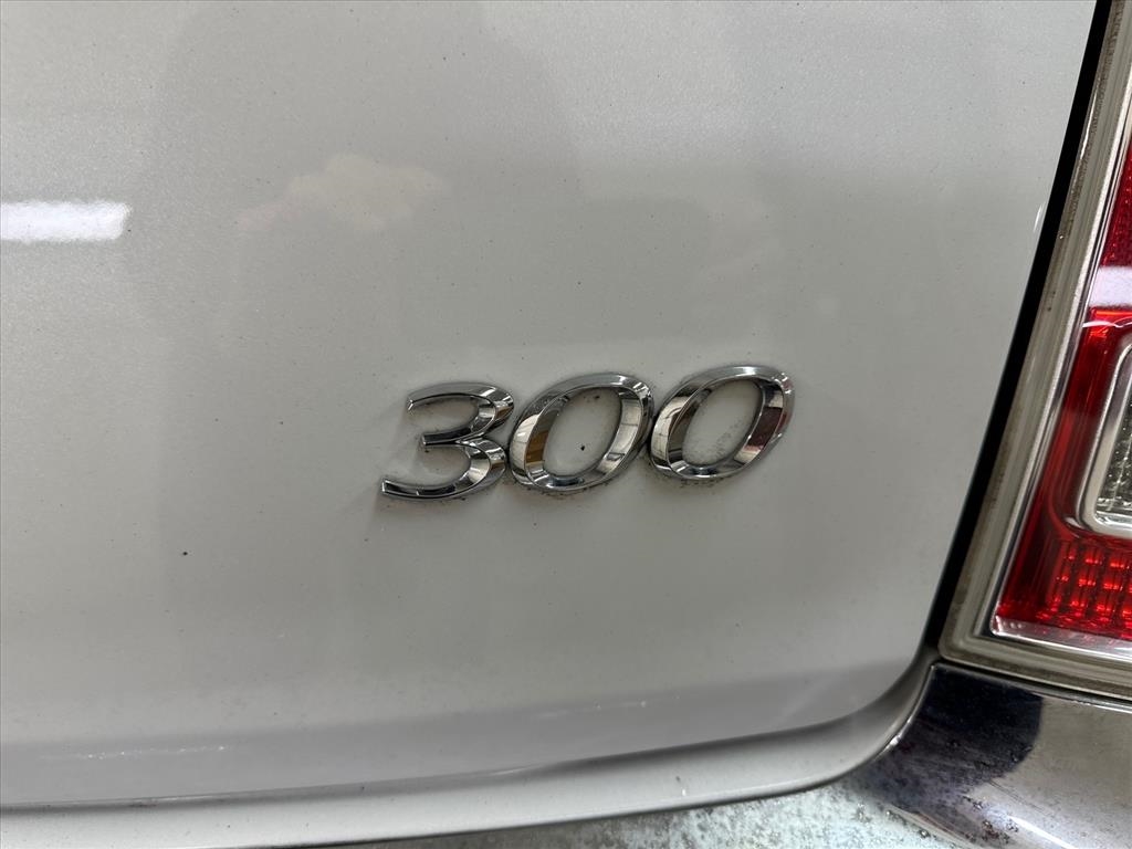 Chrysler 300 4dr Sdn AWD 2013