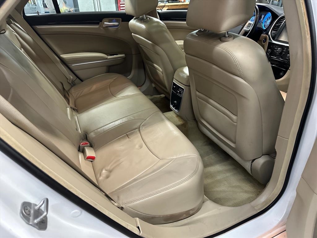 Chrysler 300 4dr Sdn AWD 2013