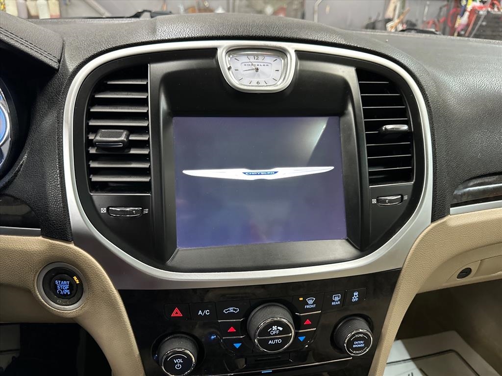 Chrysler 300 4dr Sdn AWD 2013