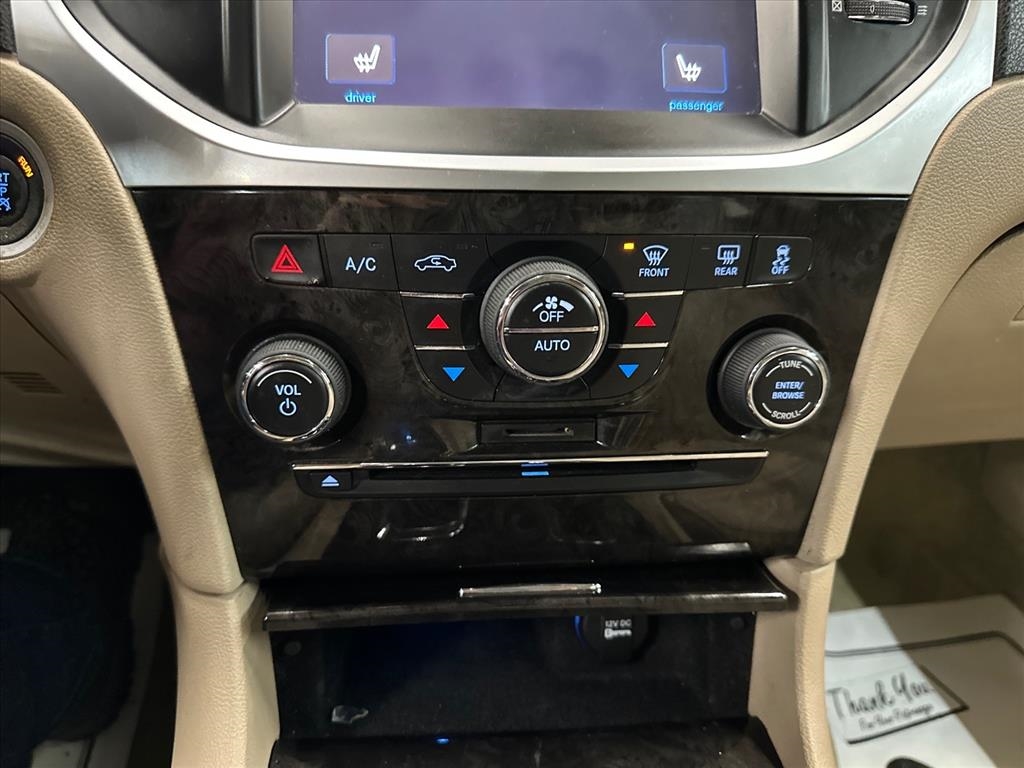 Chrysler 300 4dr Sdn AWD 2013